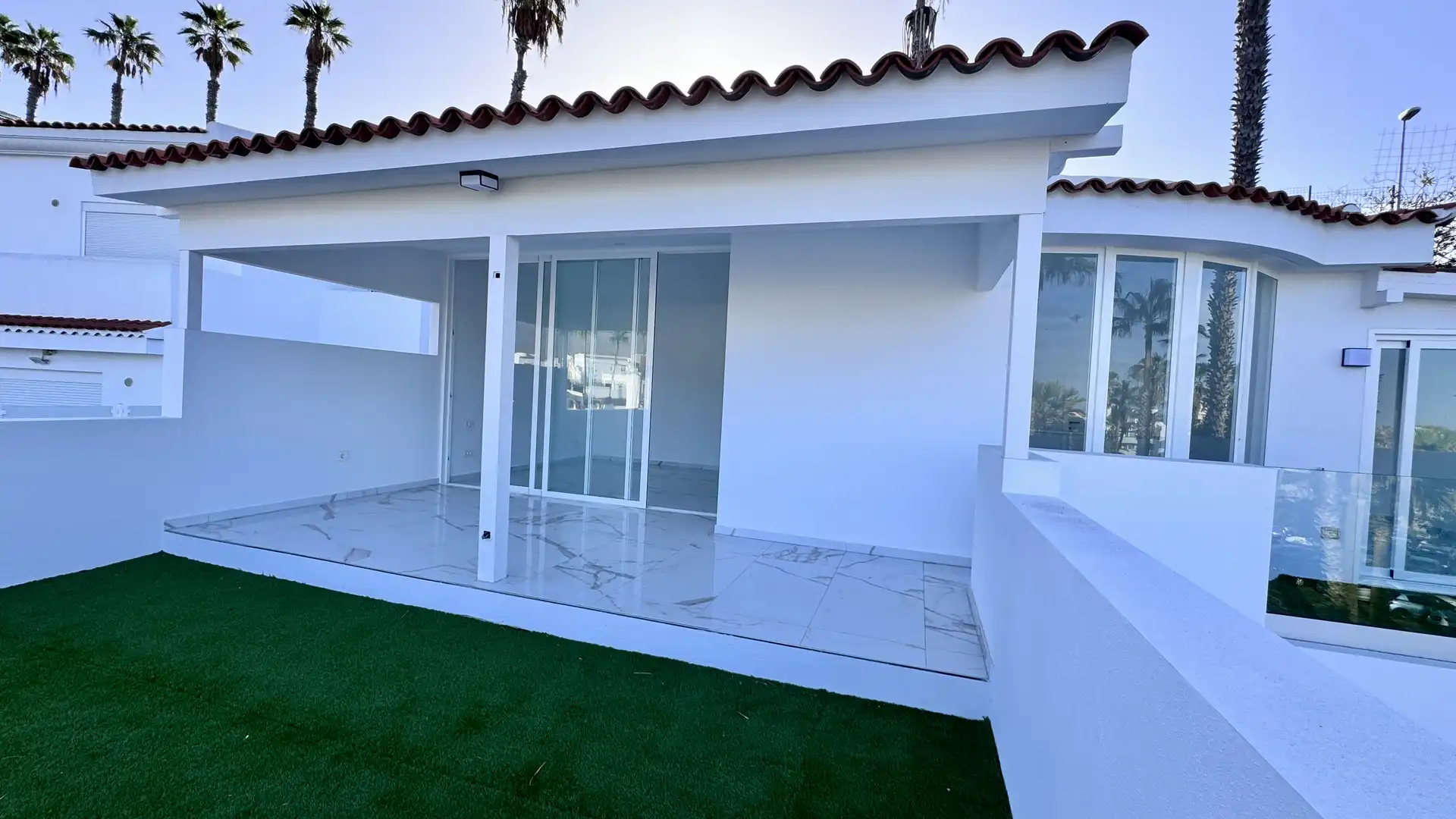 Vista exterior de Casa o chalet en venta en Adeje con Aire acondicionado, Jardín privado y Terraza