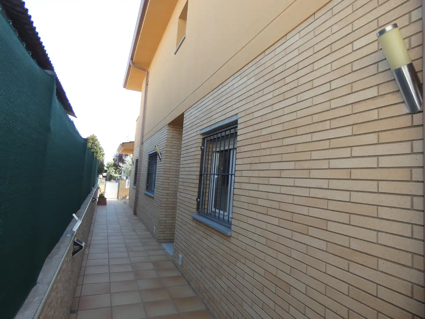Vista exterior de Casa adosada en venda en Porqueres amb Aire condicionat, Calefacció i Jardí privat