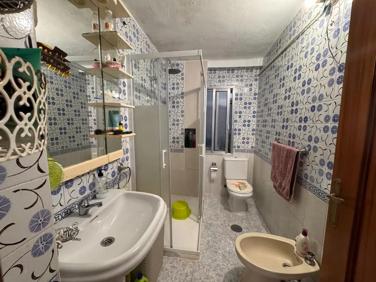 Baño de Piso en venta en San Juan de Aznalfarache con Aire acondicionado