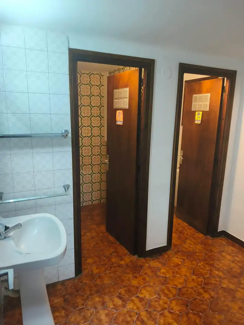 Baño de Local de alquiler en Torroella de Montgrí, Girona
