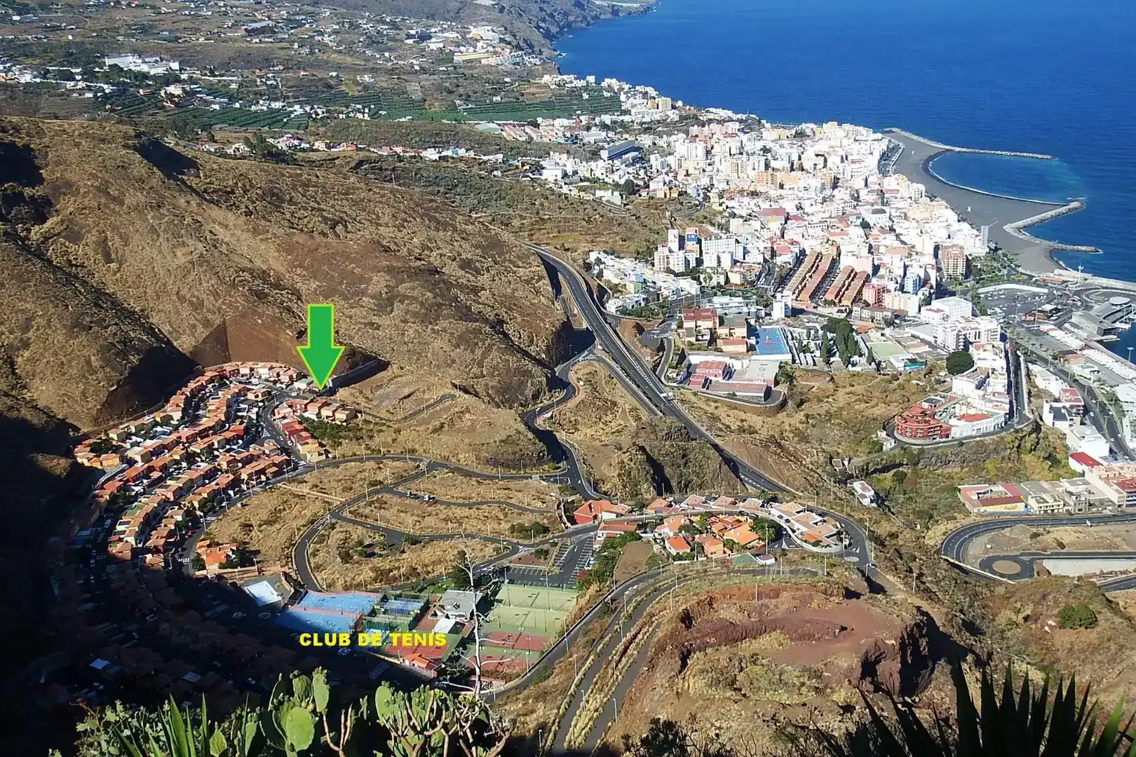 Vista exterior de Casa adosada en venda en Breña Alta amb Jardí privat, Traster i Moblat