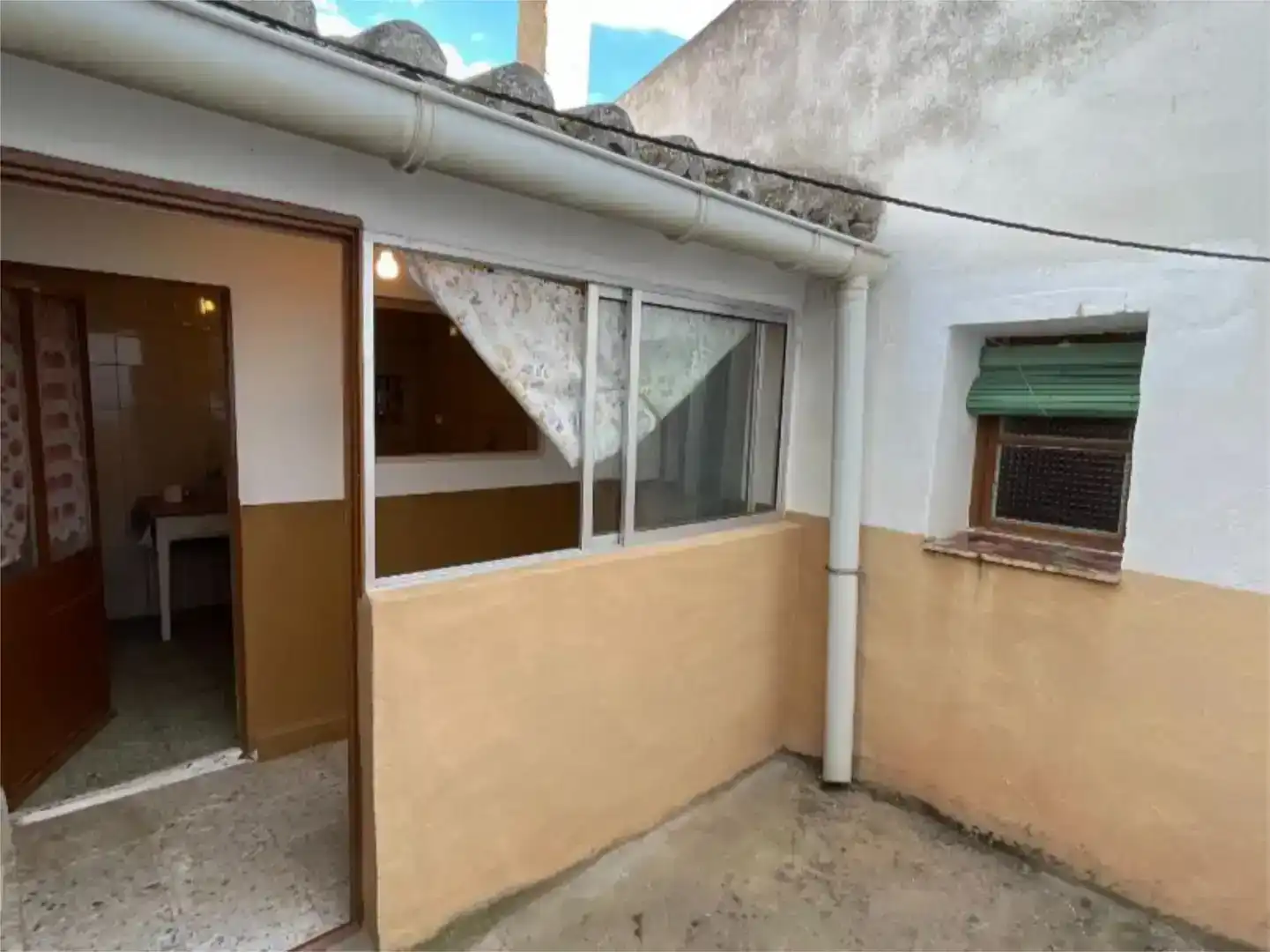 Vista exterior de Casa adosada en venda en Casasola de Arión amb Traster