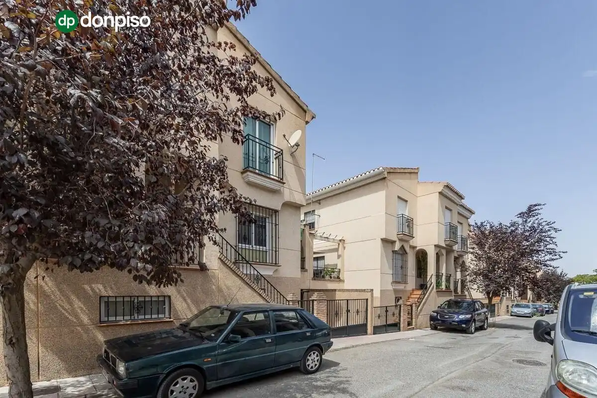 Casa aparellada amb terrassa en venda a Camino CEMENTERIO, imagen 39