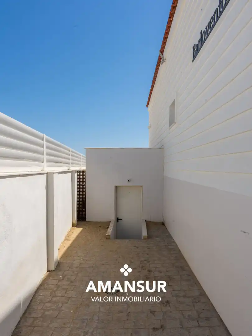 Vista exterior de Casa o xalet en venda en Punta Umbría amb Aire condicionat, Calefacció i Terrassa
