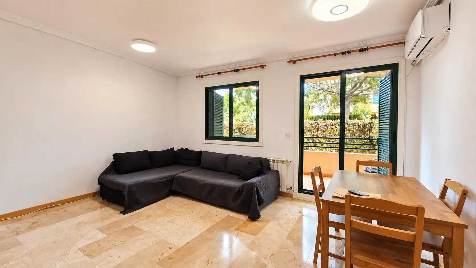 Bajo con piscina en venta en Ponent, imagen 3