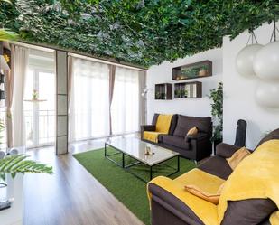 Living room of Flat for sale in  Granada Capital  with Terrace and Balcony