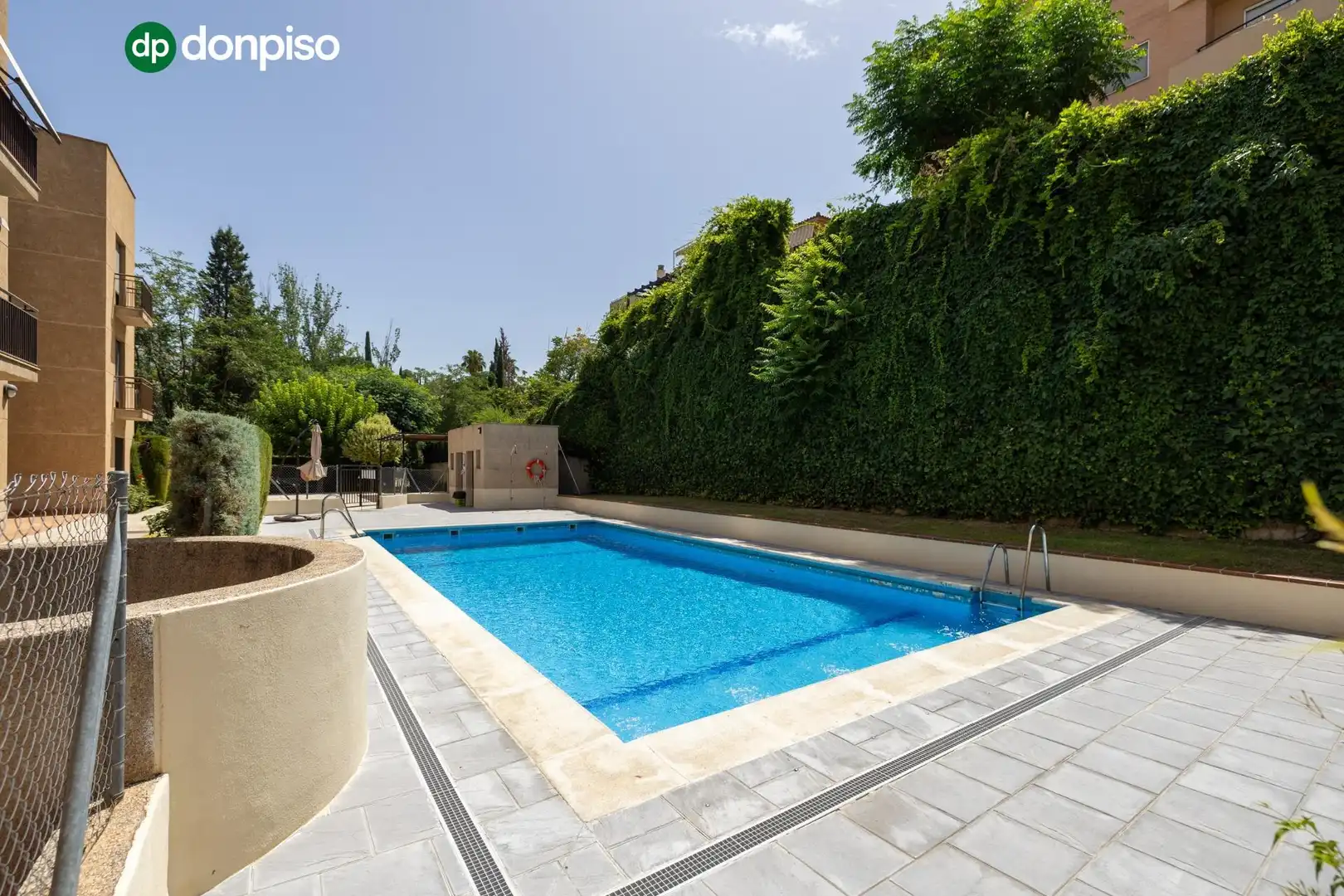 Swimming pool of Flat for sale in Genil