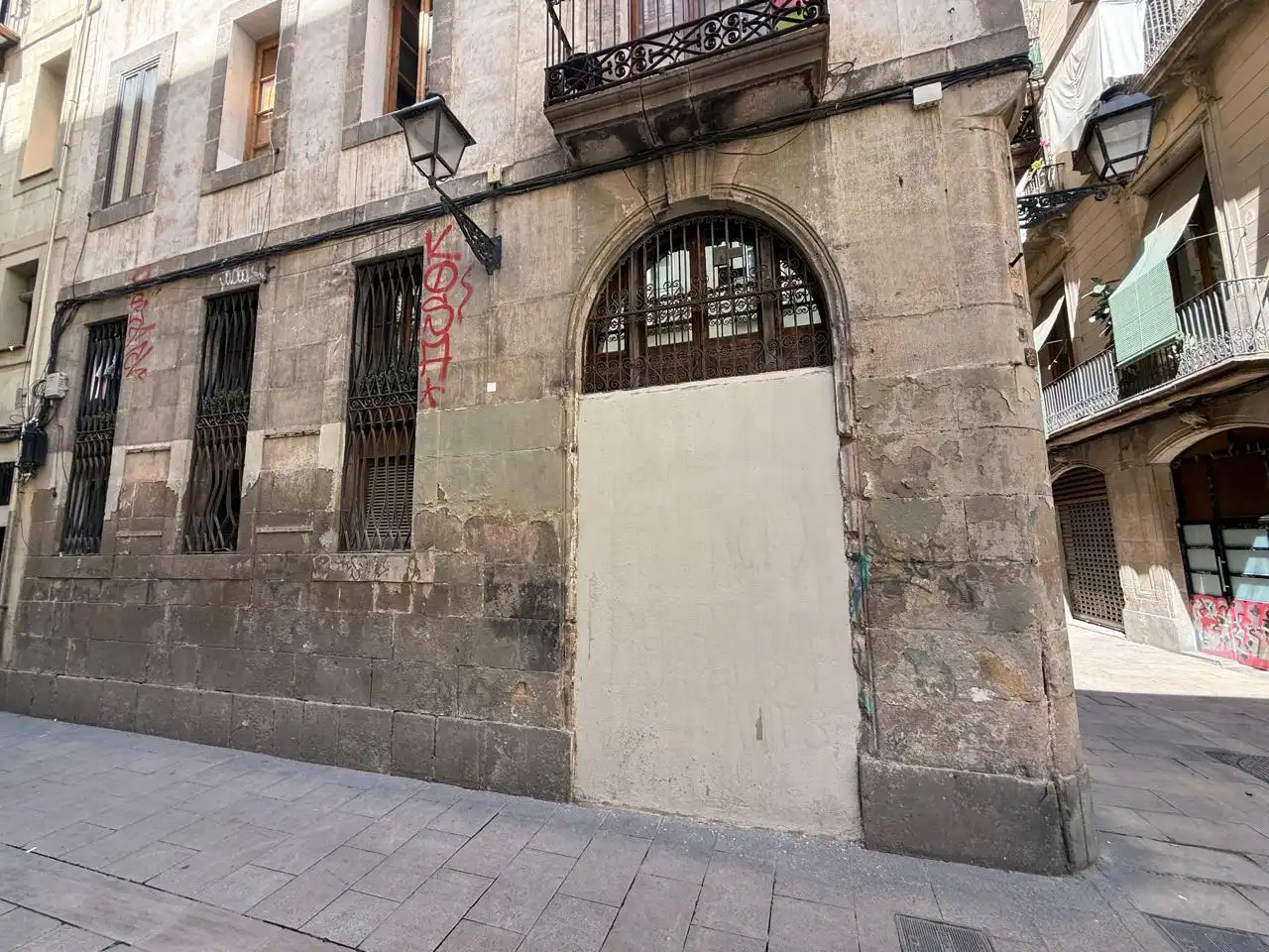 Vista exterior de Local en venda en Barcelona