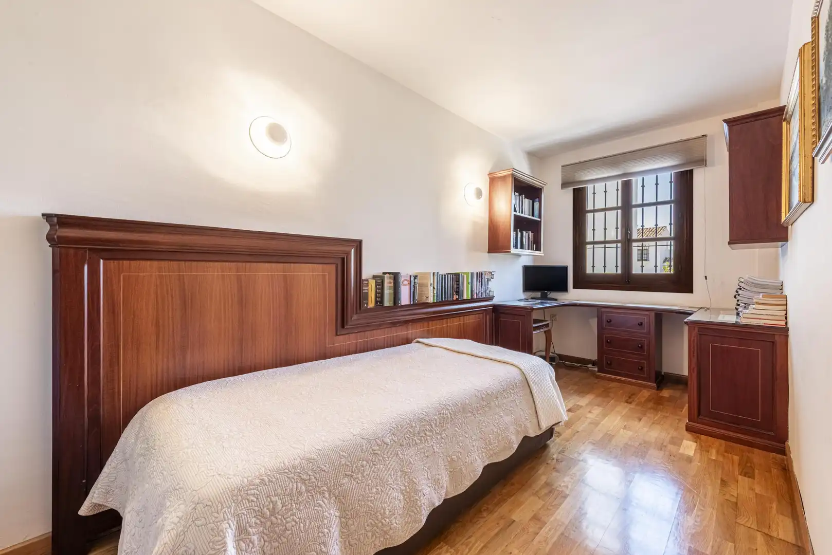 Habitación de Casa adosada en venta en Marbella con Jardín privado, Terraza y Amueblado