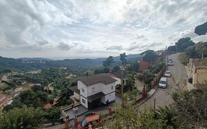 Vista exterior de Casa o xalet en venda en Sant Cebrià de Vallalta amb Terrassa i Balcó