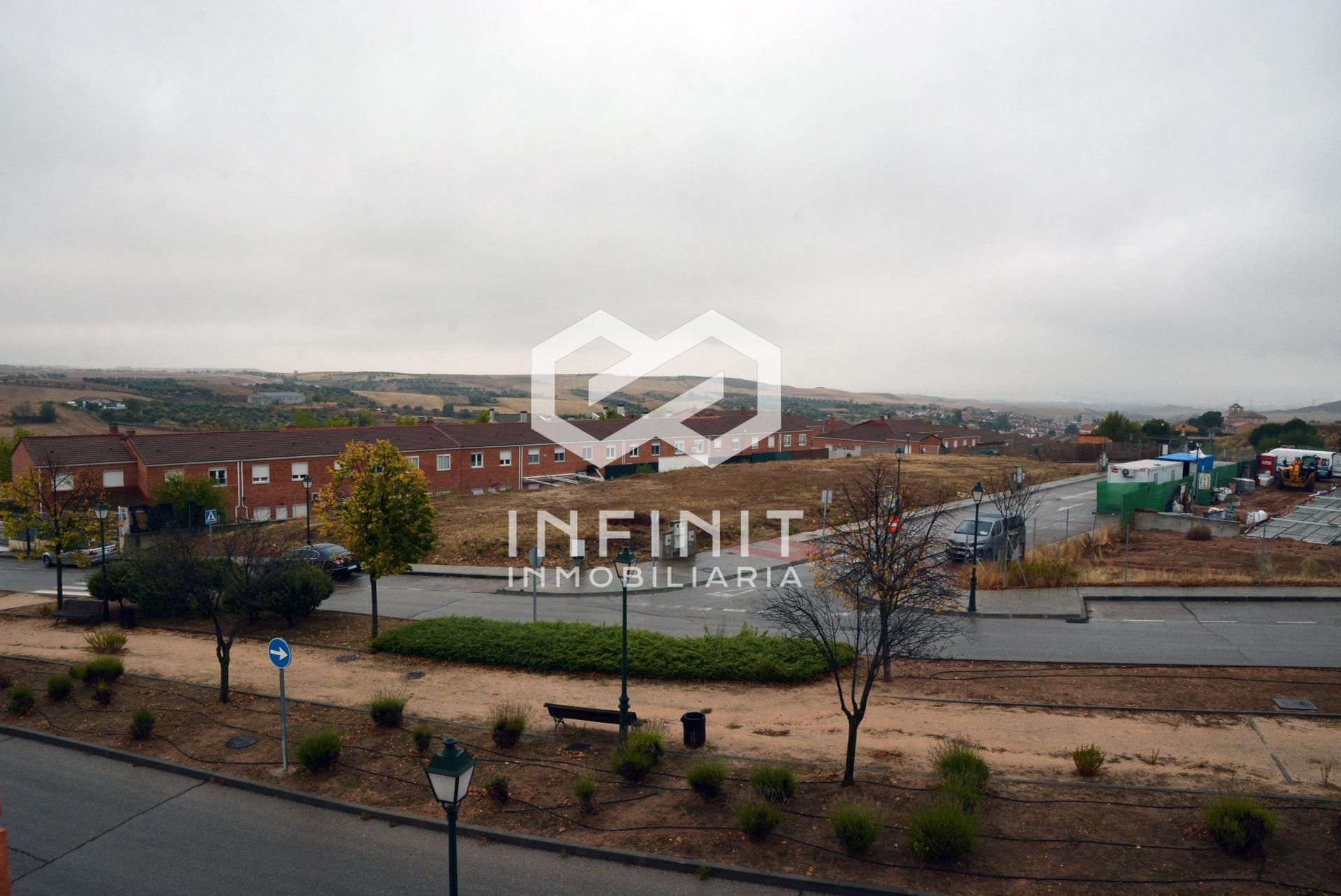 Casa adosada en venda en Tórtola de Henares amb Calefacció, Jardí privat i Traster