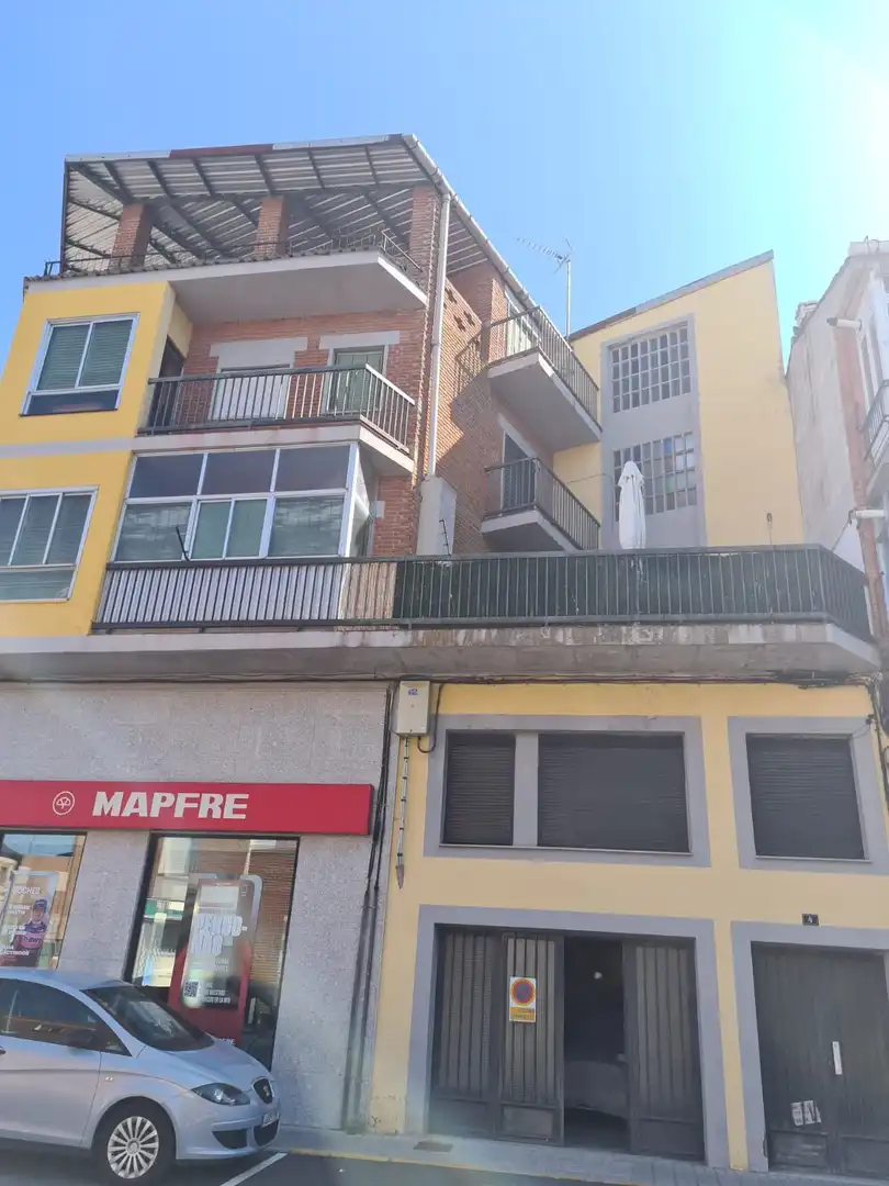 Vista exterior de Edifici en venda en Arévalo