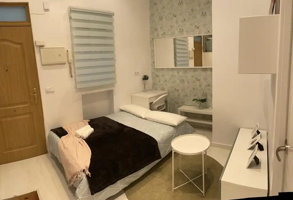 Estudio de alquiler en Calle de Caramuel, Puerta del Ángel