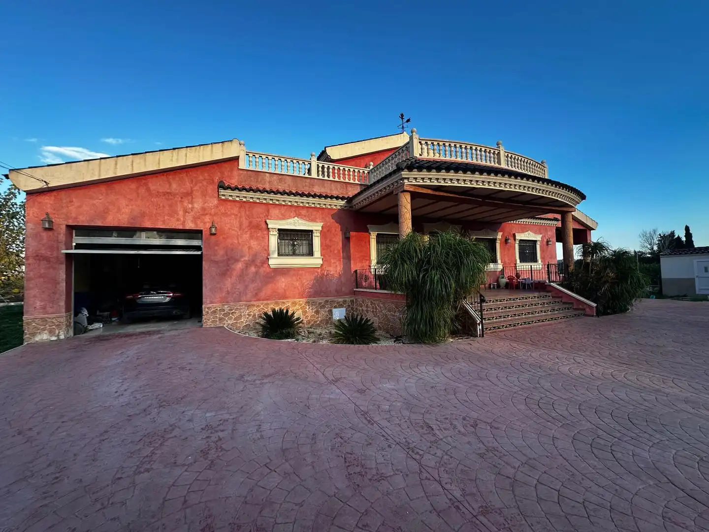 Vista exterior de Casa o xalet en venda en Orihuela amb Jardí privat, Terrassa i Piscina