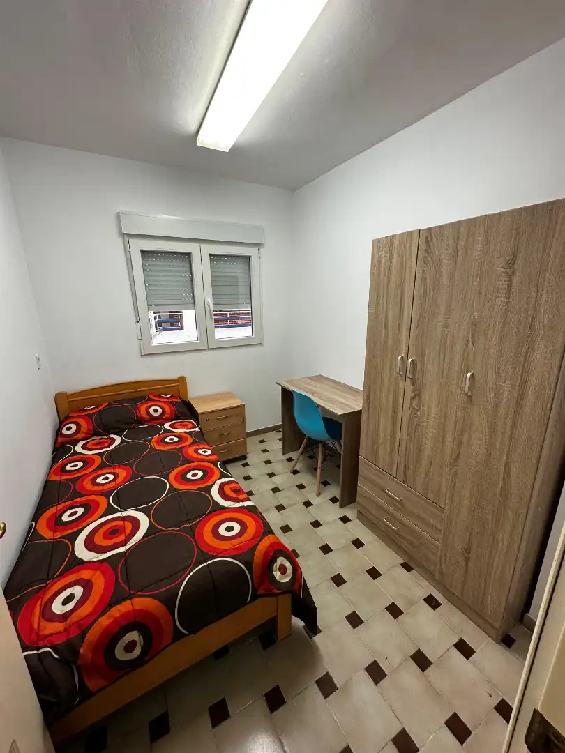 Habitación de Piso para compartir en Jaén con Amueblado y Balcón