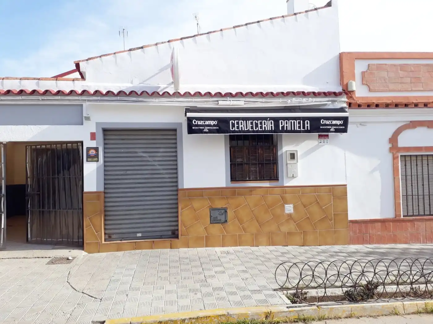 Vista exterior de Local en venta en Huévar del Aljarafe con Aire acondicionado