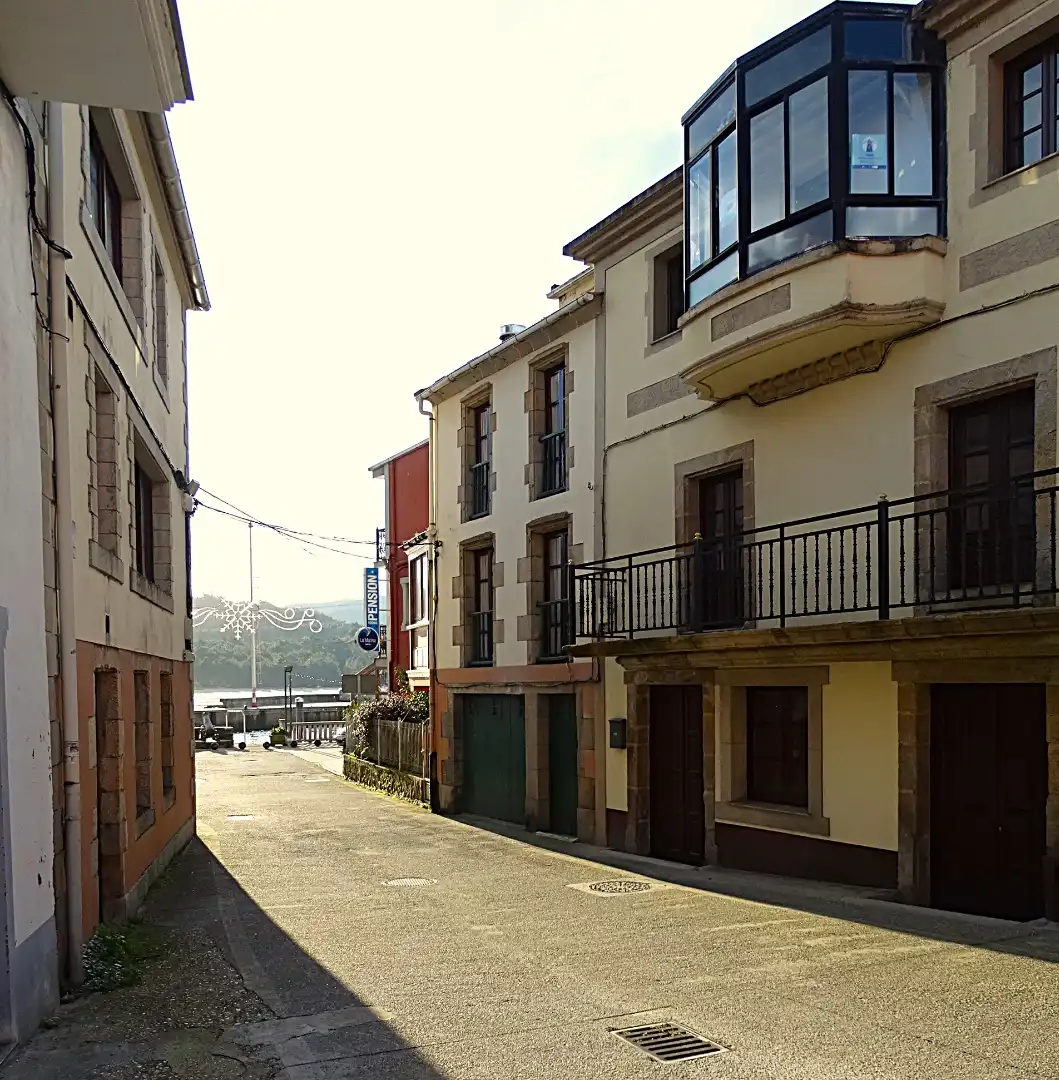 Außenansicht von Gebäude zum Verkauf in Mañón