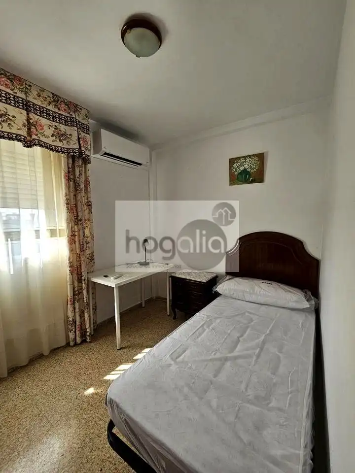 Habitación de Piso de alquiler en Sevilla con Aire acondicionado y Amueblado