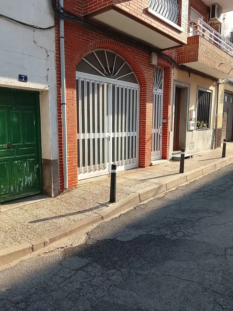 Vista exterior de Local en venda en Candeleda