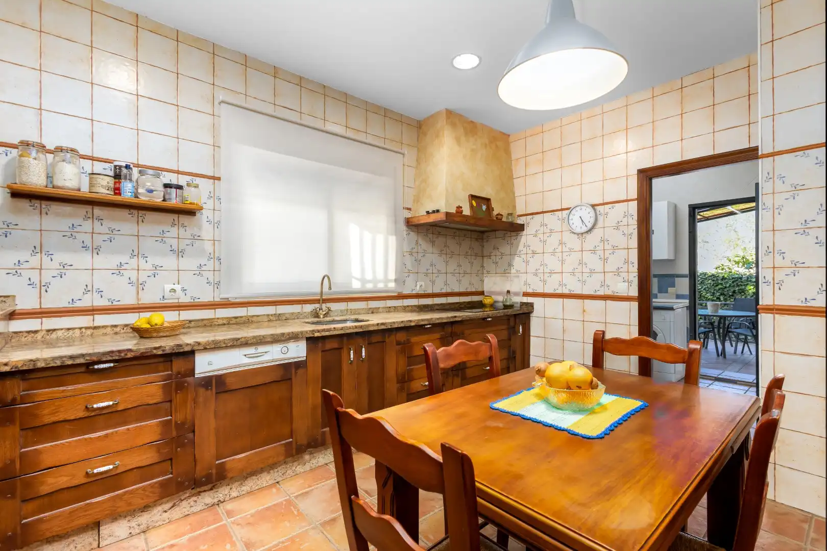 Kitchen of Houses for sale in El Puerto de Santa María  with Air Conditioner, Private garden and Terrace