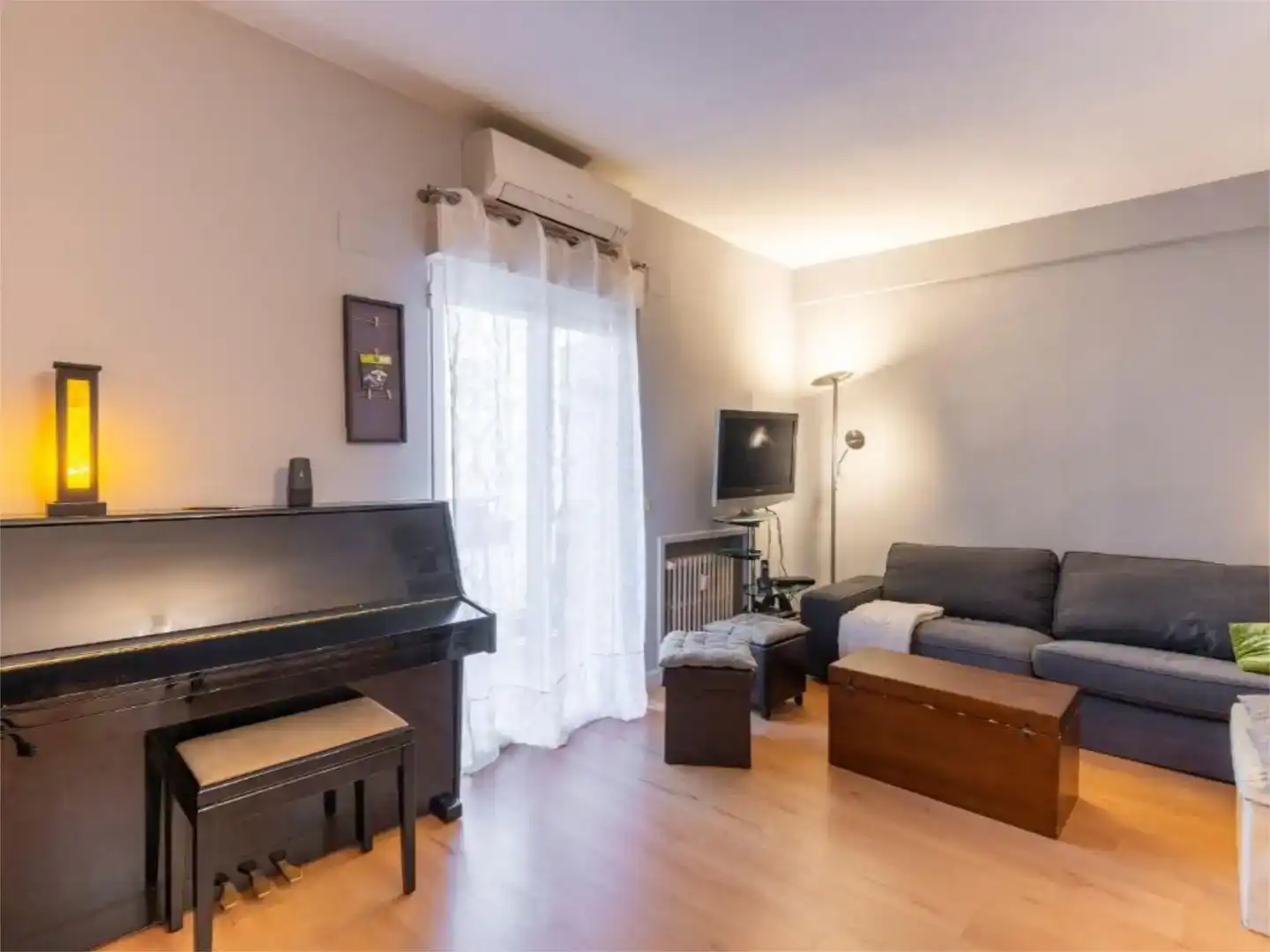 Sala d'estar de Pis en venda en  Madrid Capital amb Aire condicionat