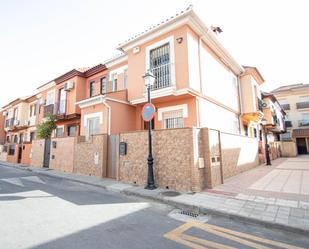 Vista exterior de Casa adosada en venda en Las Gabias amb Aire condicionat i Terrassa