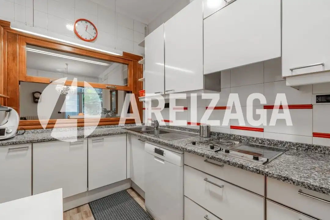 Cocina de Piso en venta en Donostia - San Sebastián  con Calefacción, Terraza y Balcón