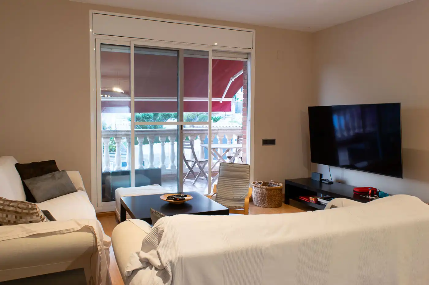 Sala de estar de Casa o chalet en venta en Roda de Berà con Aire acondicionado, Calefacción y Jardín privado