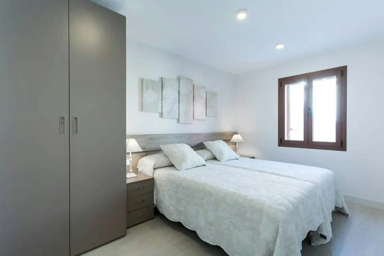 Bedroom of Flat for rent in Sevilla  with Air Conditioner, Heating and Furnished