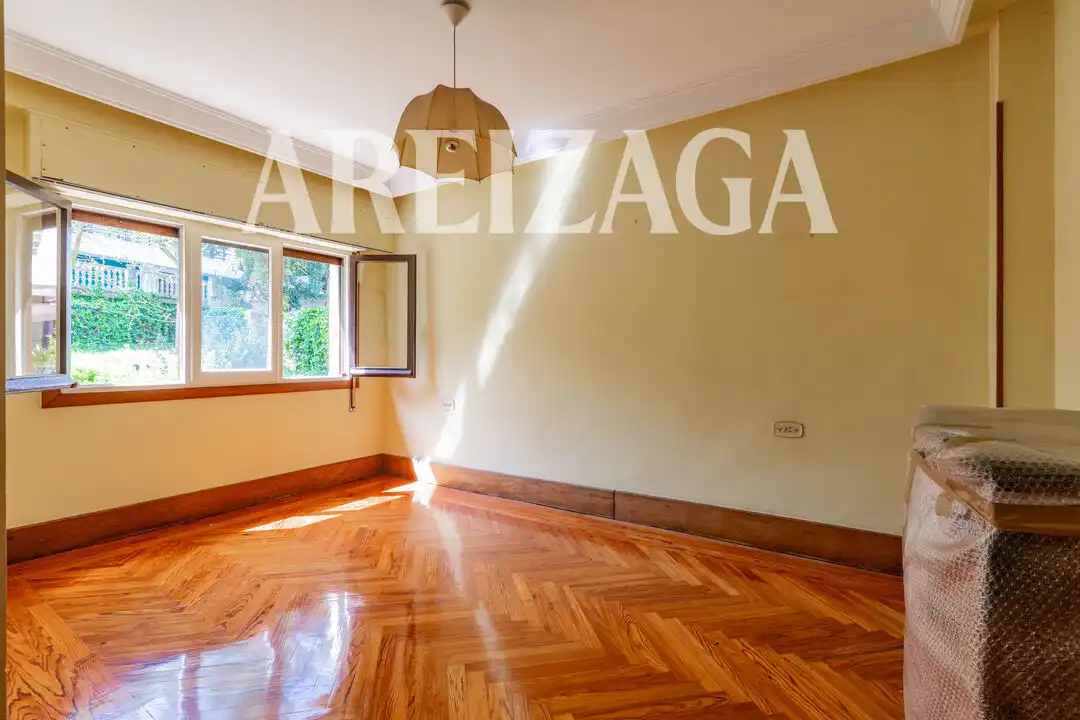 Habitación de Casa o chalet en venta en Donostia - San Sebastián  con Calefacción, Jardín privado y Terraza