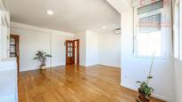 Living room of Flat to rent in  Madrid Capital  with Air Conditioner, Heating and Parquet flooring