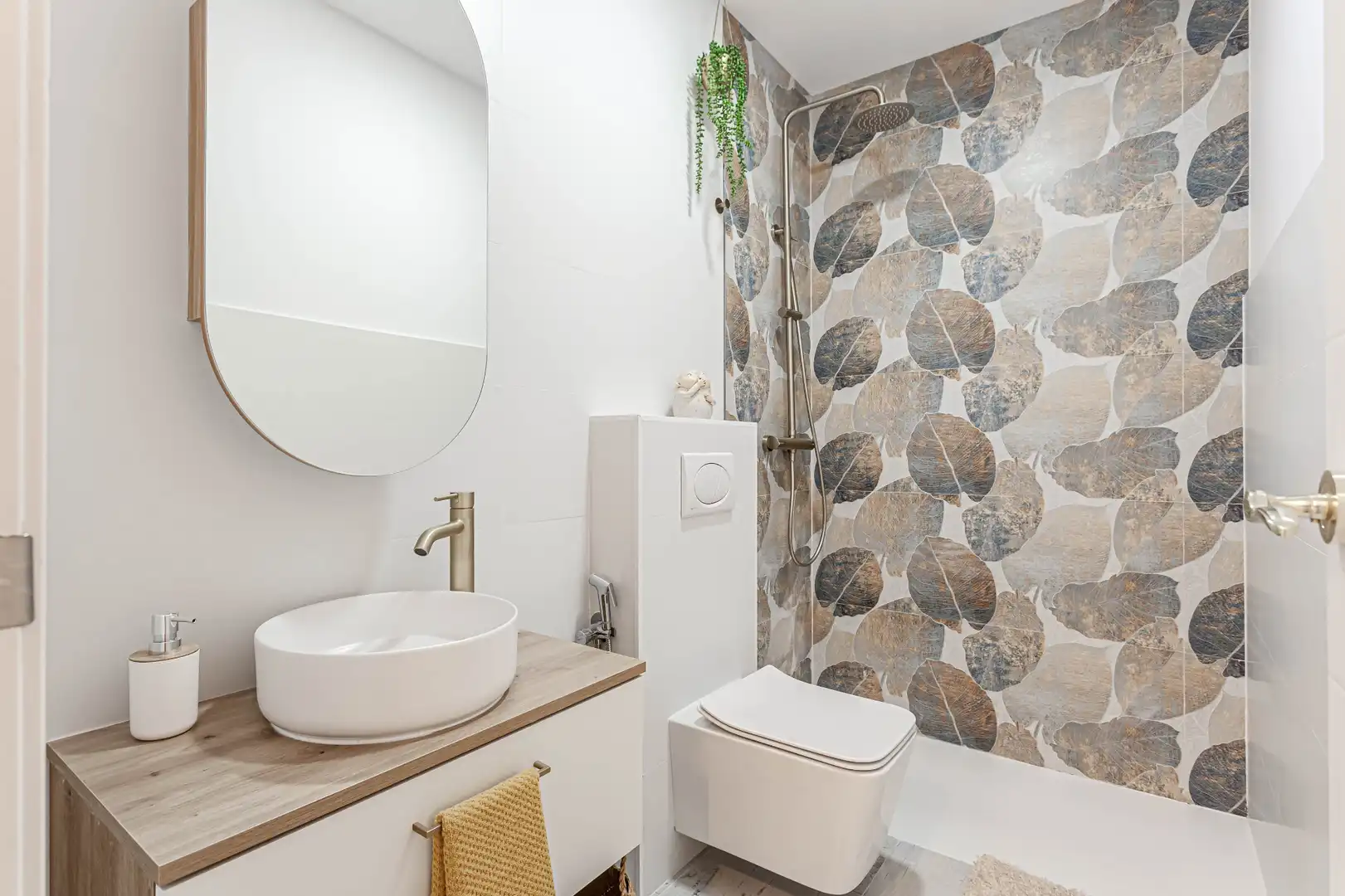 Bathroom of Flat for rent in Madrid  with Air Conditioner, Heating and Parquet flooring