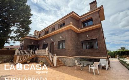 Exterior view of House or chalet for sale in Casarrubios del Monte  with Heating, Terrace and Storage room