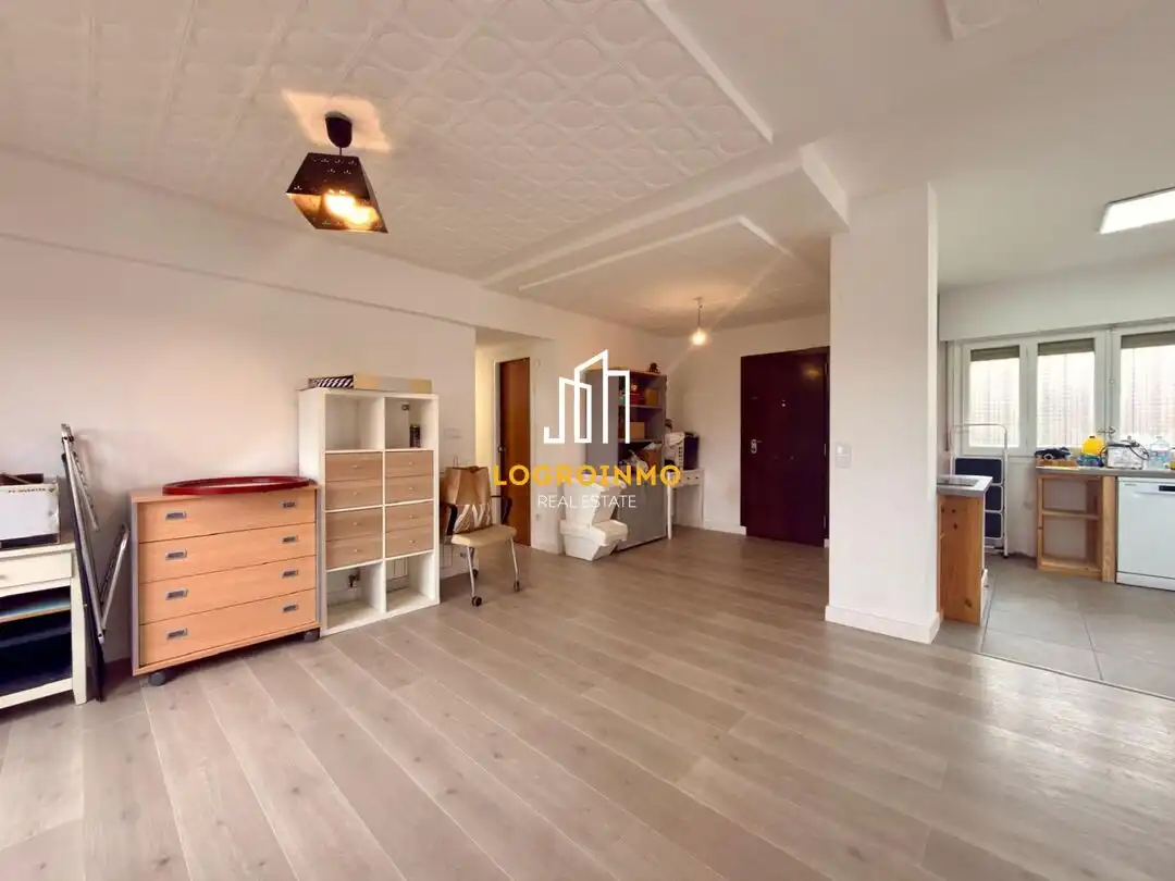 Living room of Houses for sale in Tricio  with Heating, Private garden and Parquet flooring