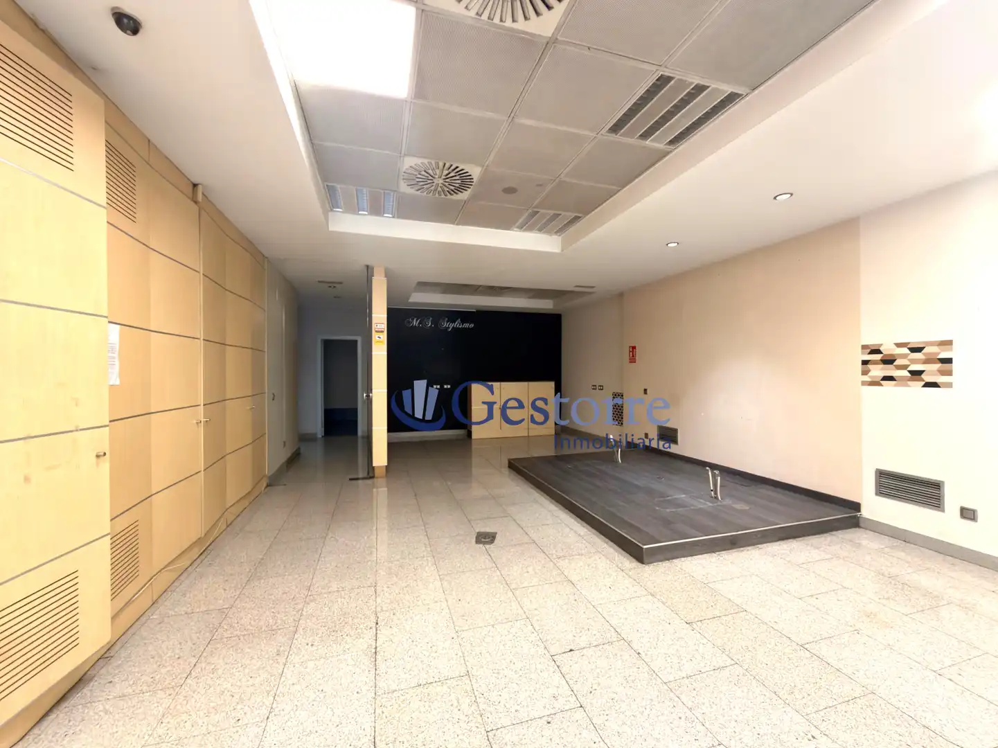 Local comercial en venda a Oviedo - CL SAMUEL SANCHEZ