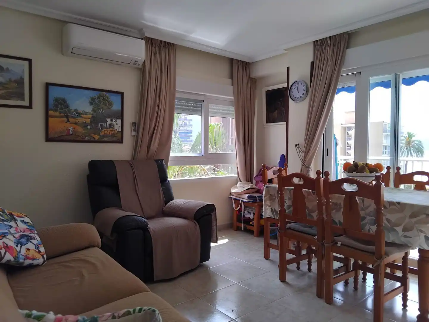 Sala d'estar de Pis en venda en Benidorm amb Aire condicionat, Terrassa i Moblat