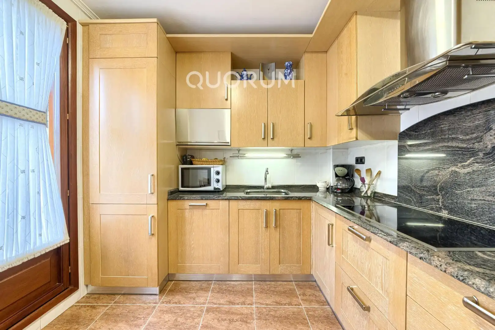 Cocina de Casa adosada en venta en Basauri  con Calefacción, Jardín privado y Terraza