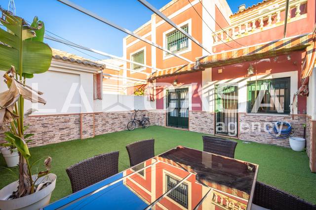 Casa adosada en Venta en Centro - Doña Mercedes
