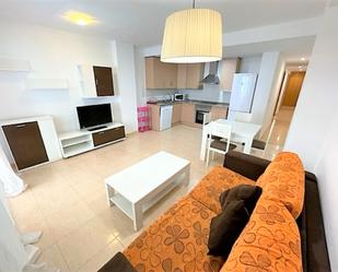 Sala d'estar de Apartament de lloguer en Moncofa amb Aire condicionat, Terrassa i Moblat