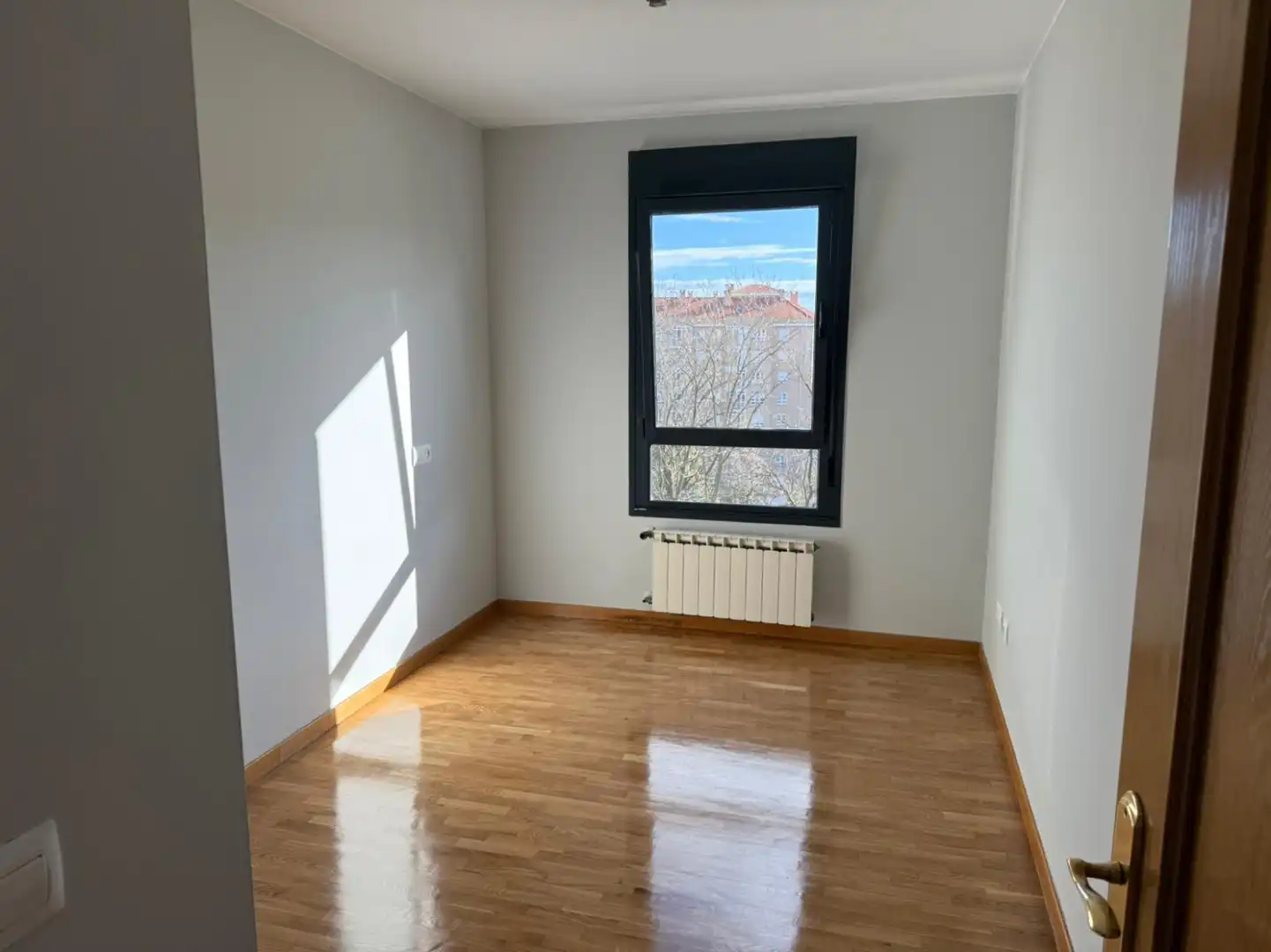 Habitación de Piso en venta en Avilés con Calefacción, Parquet y Trastero
