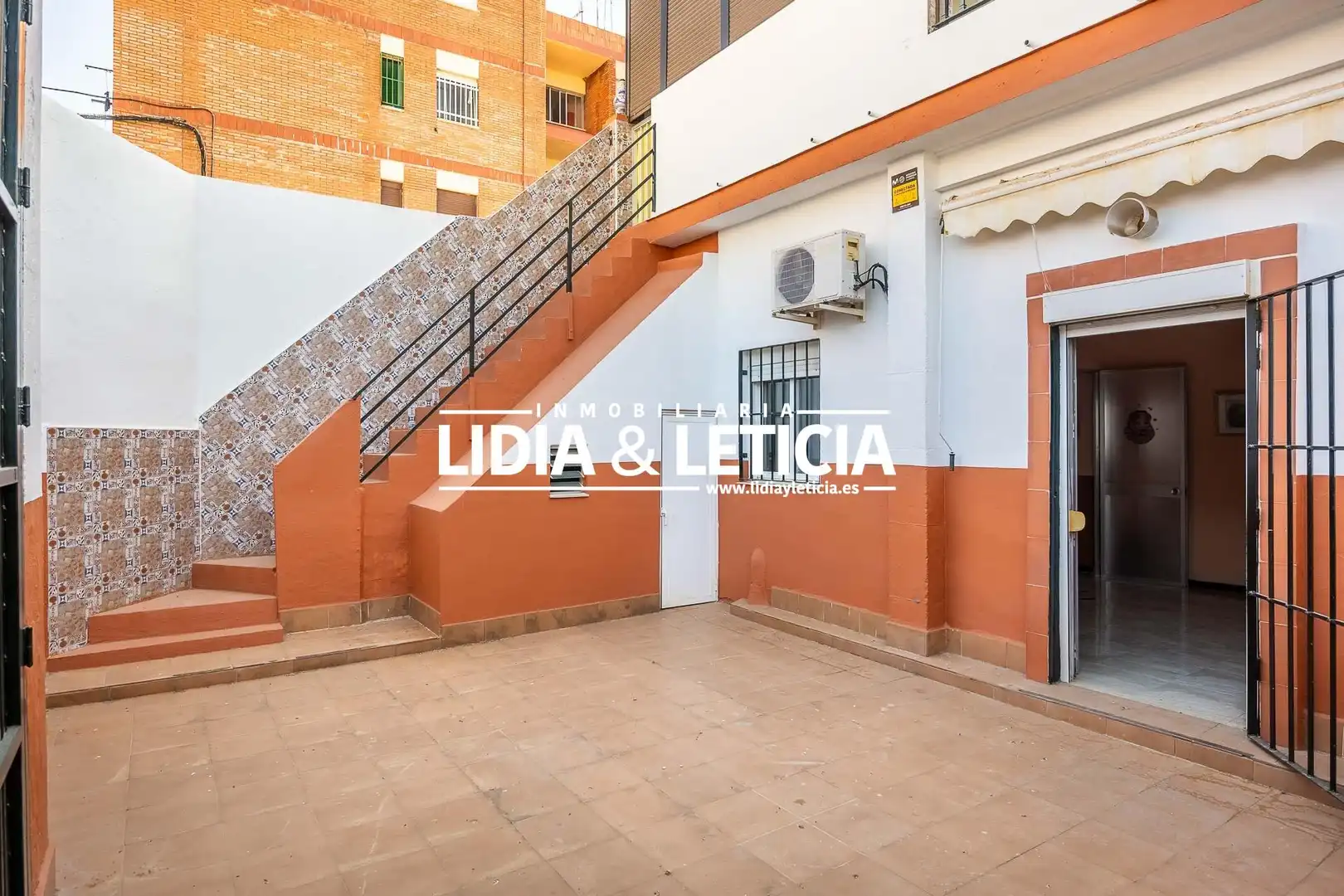 Vista exterior de Casa o xalet en venda en Alcalá de Guadaira amb Aire condicionat i Terrassa