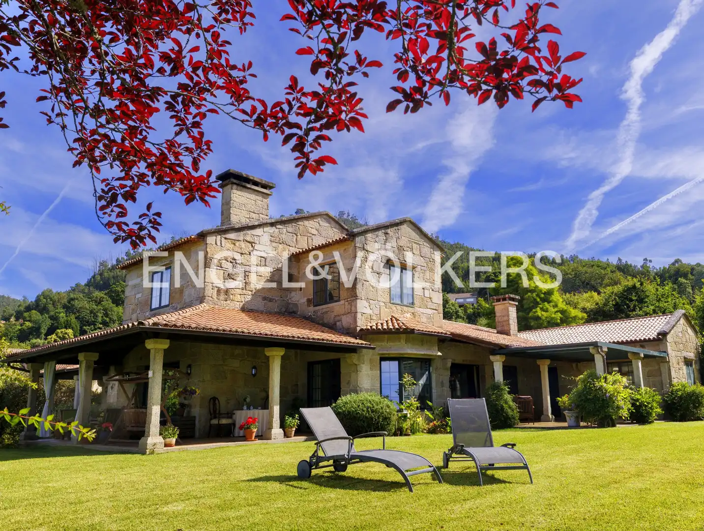 Vista exterior de Casa o xalet en venda en Nigrán amb Calefacció, Jardí privat i Terrassa