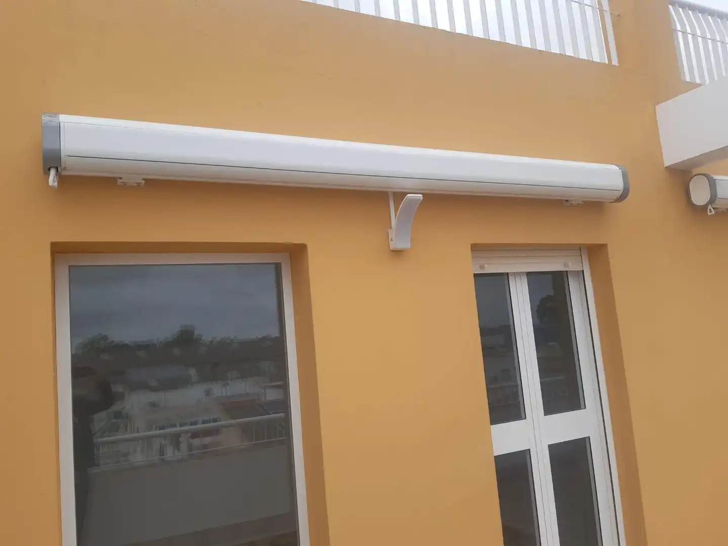 Vista exterior de Ático en venta en Dos Hermanas con Aire acondicionado, Terraza y Alarma