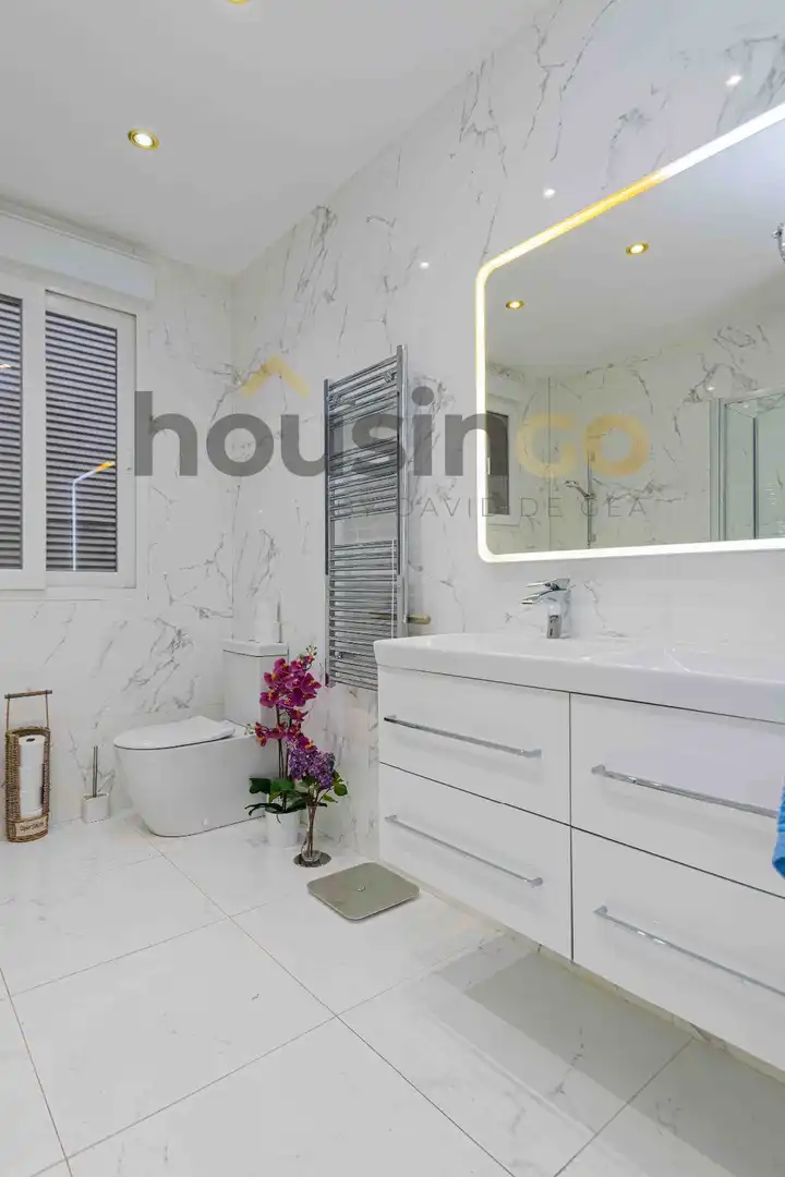 Bathroom of Flat for rent in Madrid  with Air Conditioner, Heating and Furnished