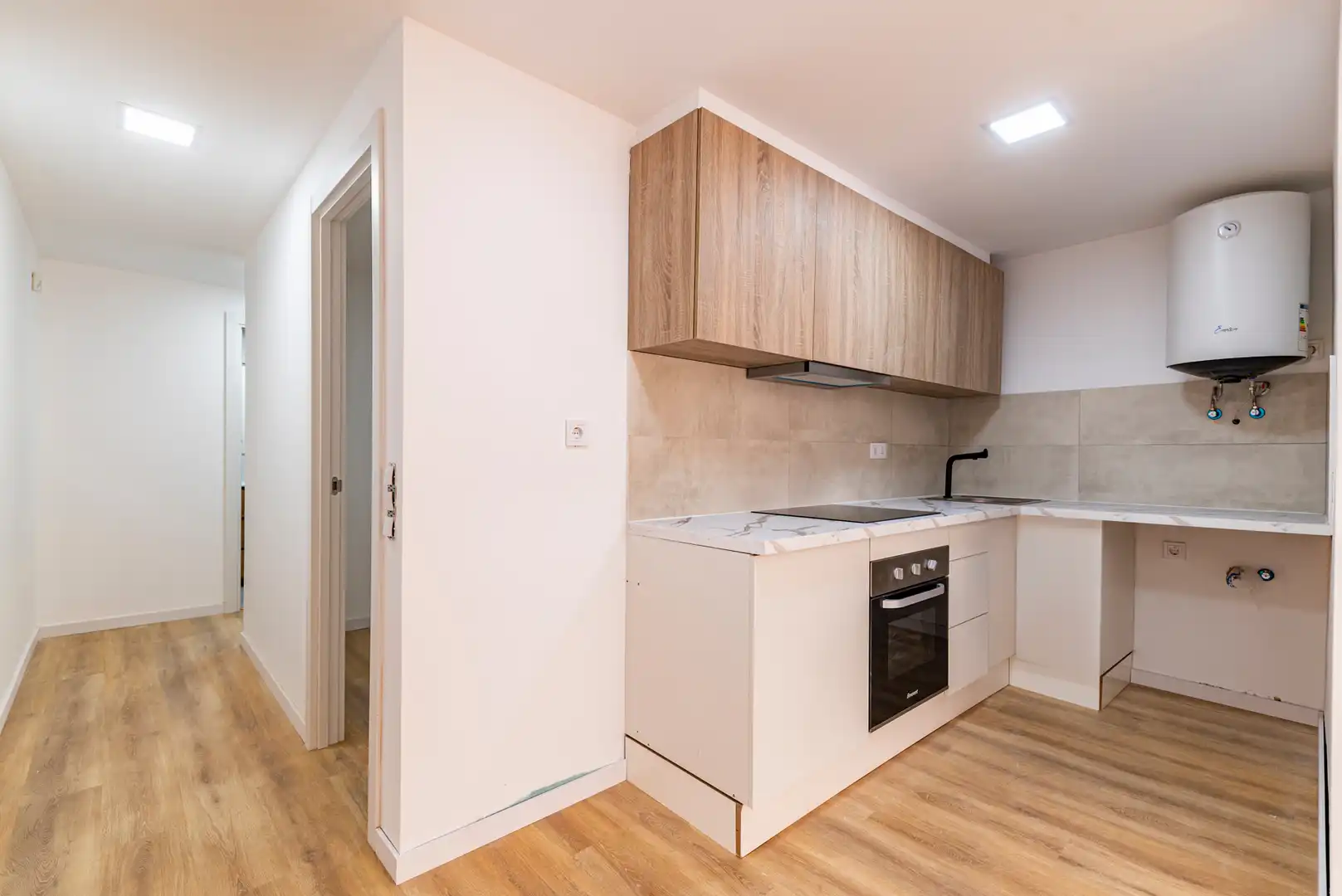 Kitchen of Flat for sale in L'Hospitalet de Llobregat  with Air Conditioner, Heating and Parquet flooring