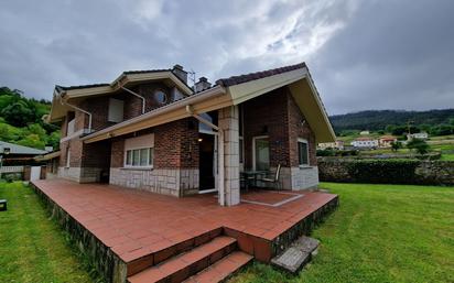 Vista exterior de Casa o xalet en venda en Castro-Urdiales amb Terrassa i Traster