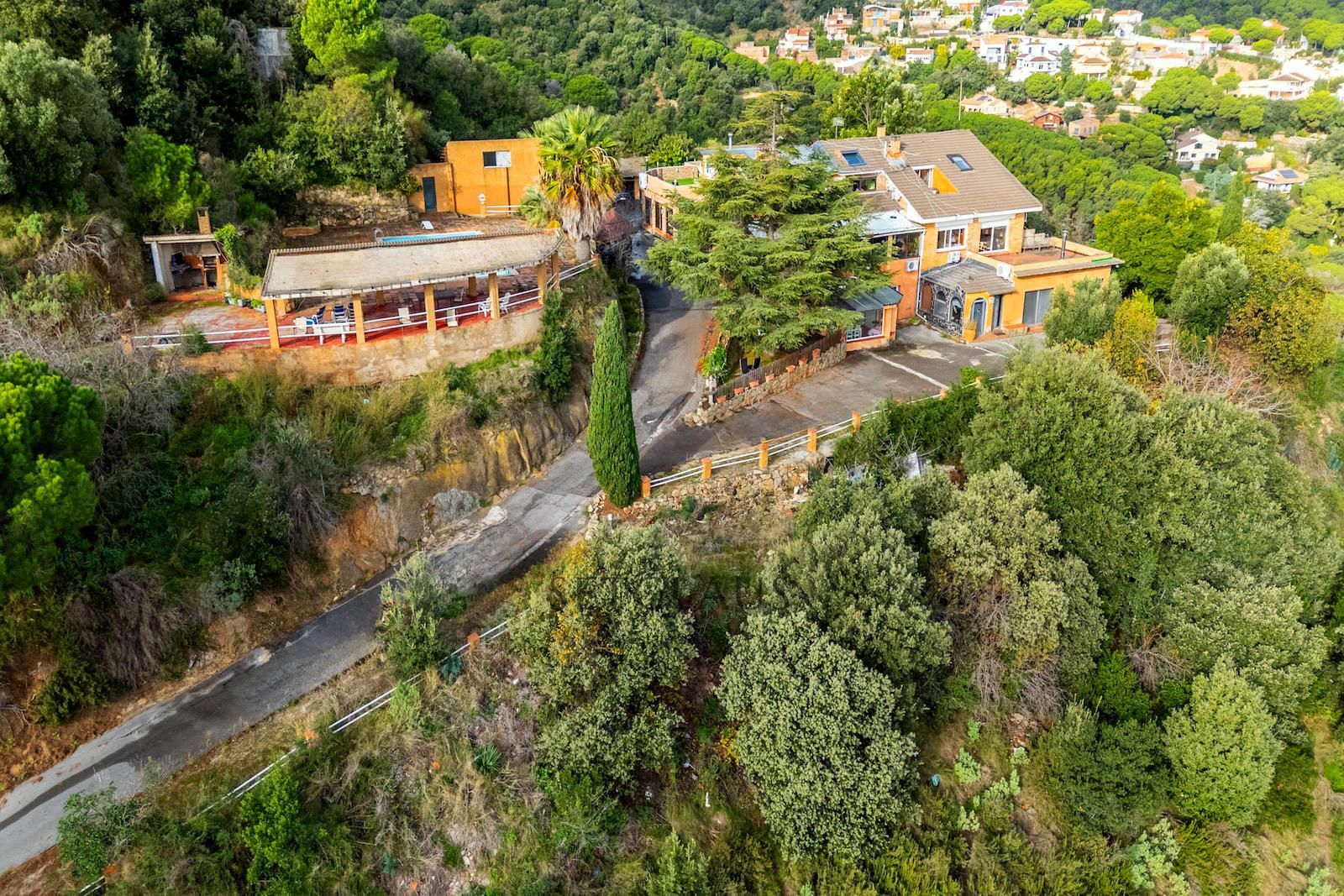 Vista exterior de Casa o xalet en venda en Alella amb Aire condicionat, Calefacció i Jardí privat