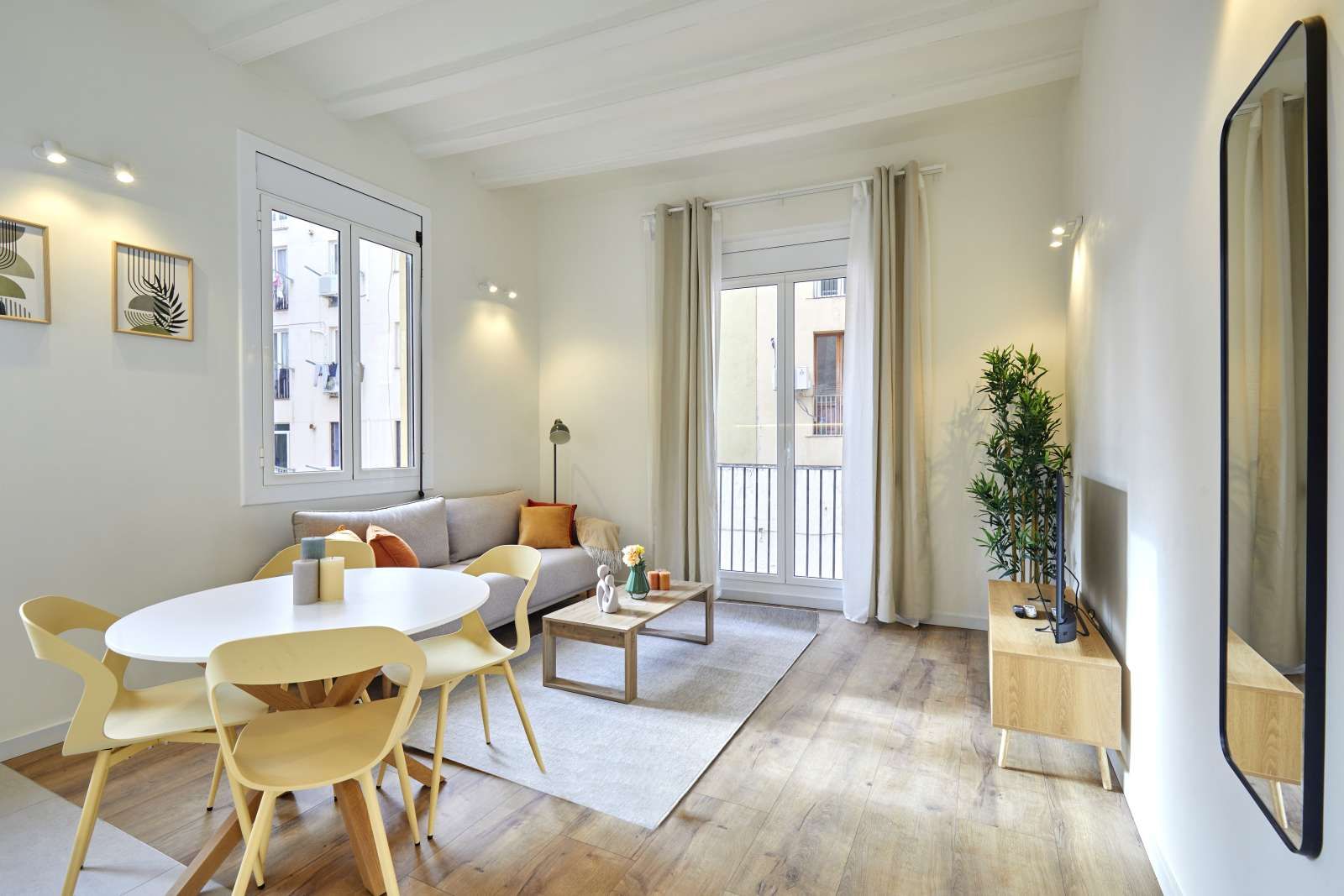 Vista exterior de Apartamento para compartir en  Barcelona Capital con Aire acondicionado, Calefacción y Terraza