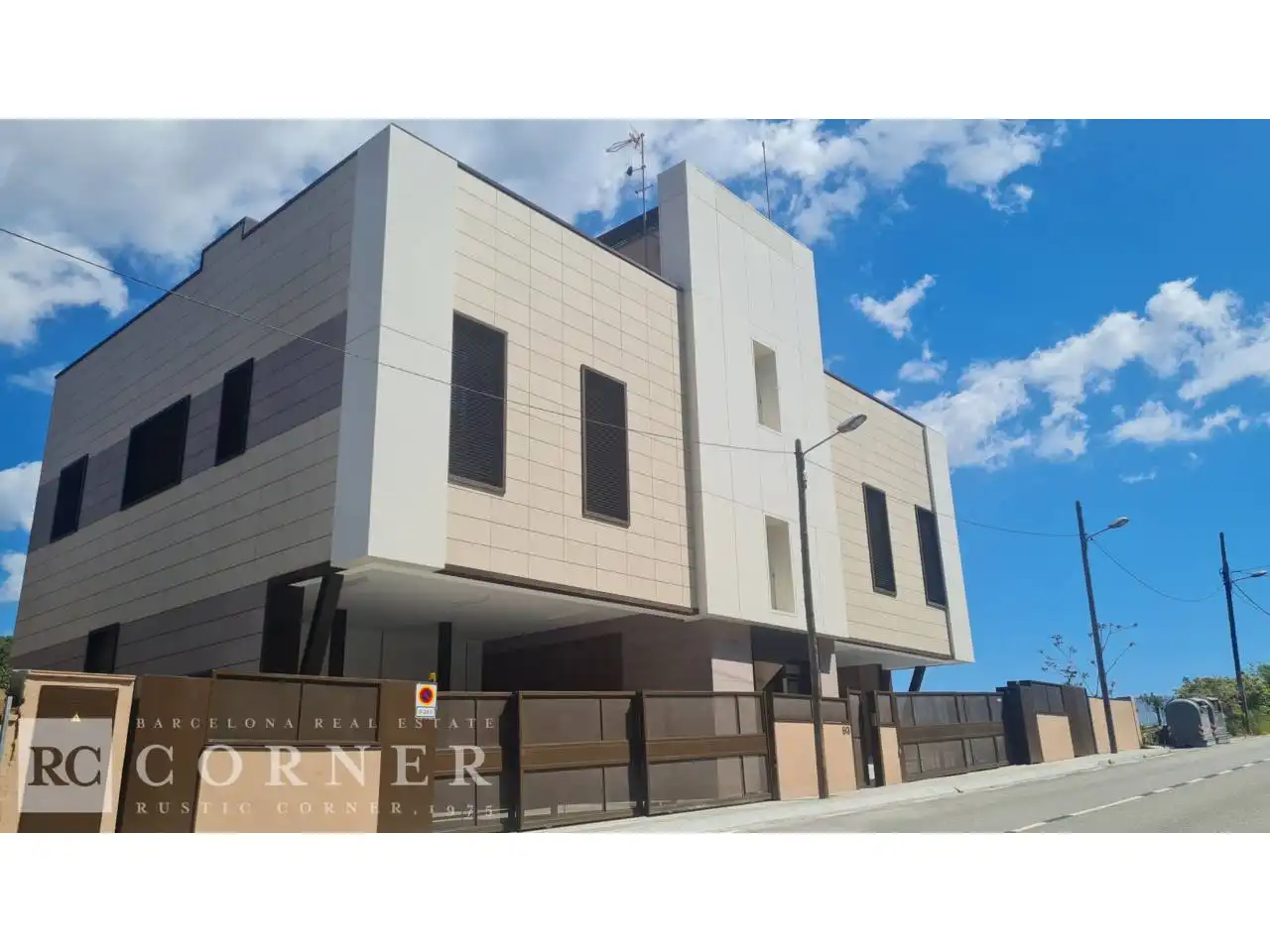 Exterior view of Flat for sale in Barcelona  with Air Conditioner, Parquet flooring and Terrace