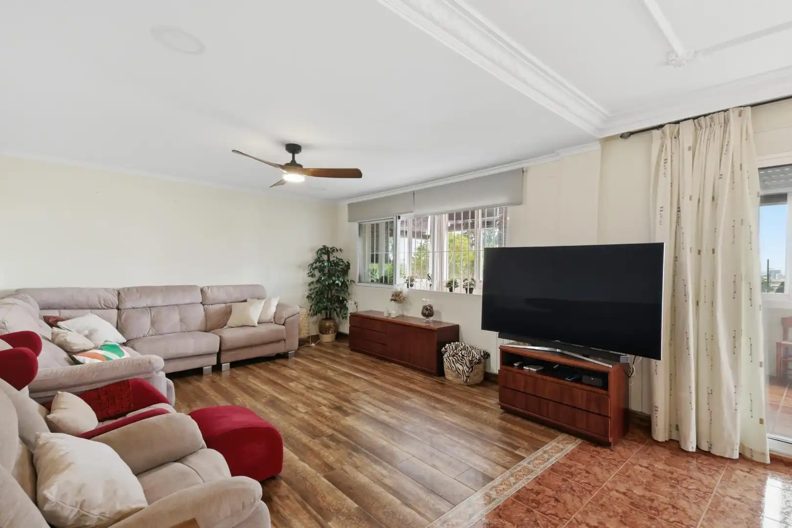 Sala de estar de Casa o chalet en venta en Torrent con Aire acondicionado, Calefacción y Jardín privado